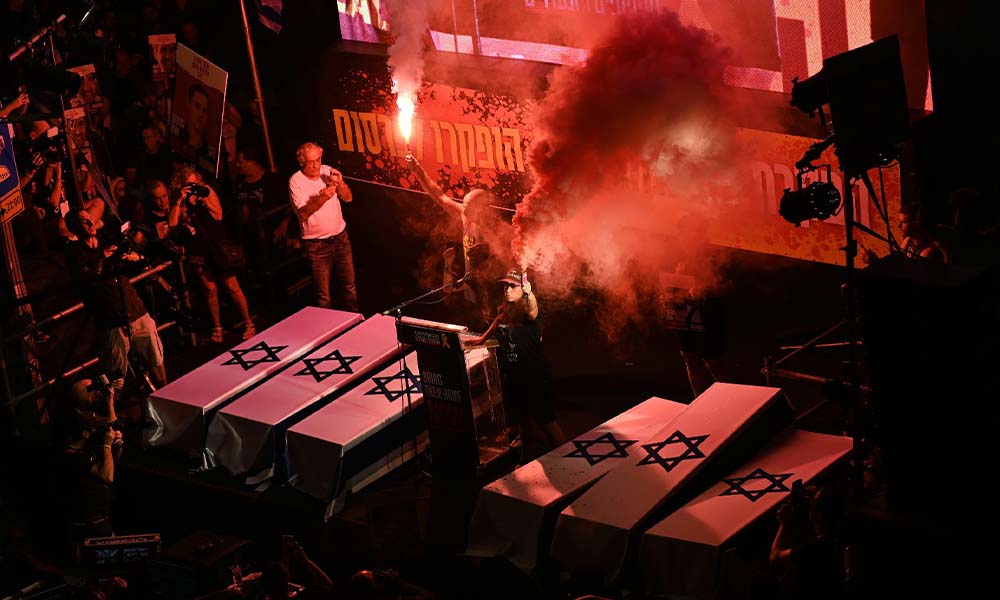 demonstrations-with-six-ceremonial-coffinscredit-Paulina-Patimer image